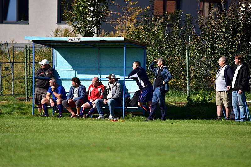 Senomaty (ve světlemodrém) se postupně derou nahoru. Městečku doma nedaly mnoho šancí a vyhrály 5:2.