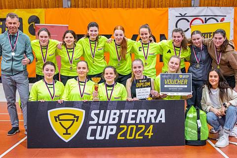 Florbalistky z Gymnázia Jana Ámose Komenského se probojovaly do Superfinále Subterra Cupu v O2 areně, když ovládly českou část národního finále.