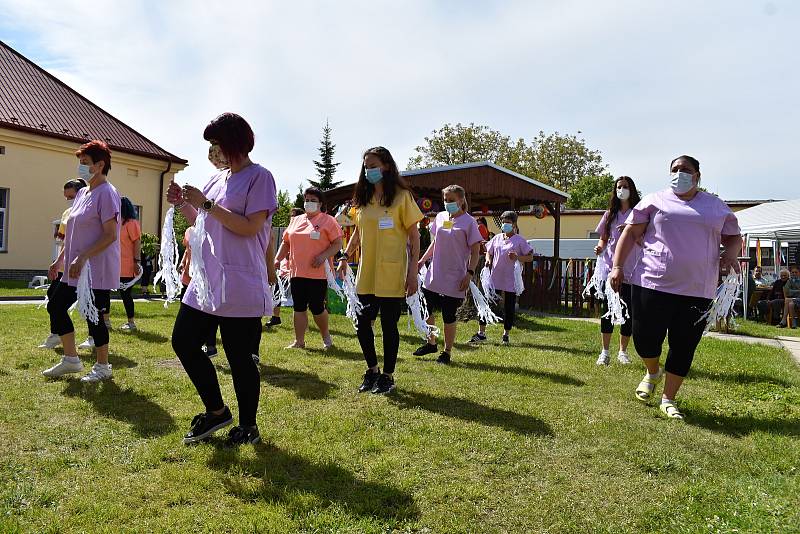 Cirkus Boboland v Domově seniorů v Novém Strašecí.