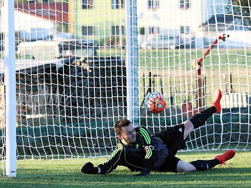 Fotbalisté Lišan v 8. kole okresního přeboru porazili Lány po pokutových kopech. V základní hrací době skončil duel 2:2.