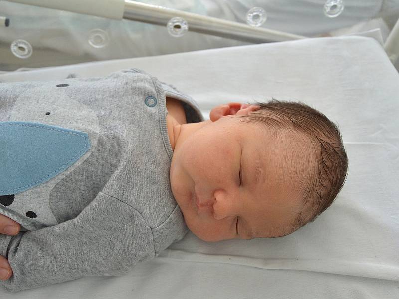 TOMÁŠ MERTL, DOBŘICHOVICE. Narodil se 26. října 2018. Po porodu vážil 4,3 kg a měřil 51 cm. Rodiče jsou Daniela a Tomáš.