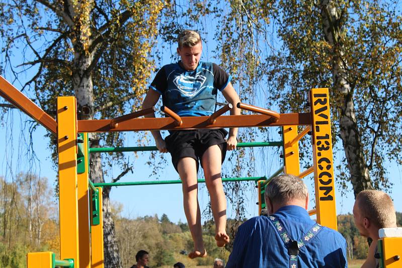 V Lišanech na Rakovnicku otevřeli workoutové hřiště.