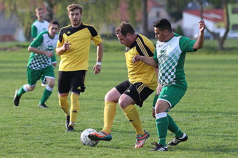 Z fotbalového utkání I.B třídy Lišany - Zavidov (0:5)