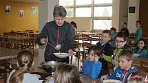 Šéfkuchaři ve školní jídelně ZŠ Nové Strašecí