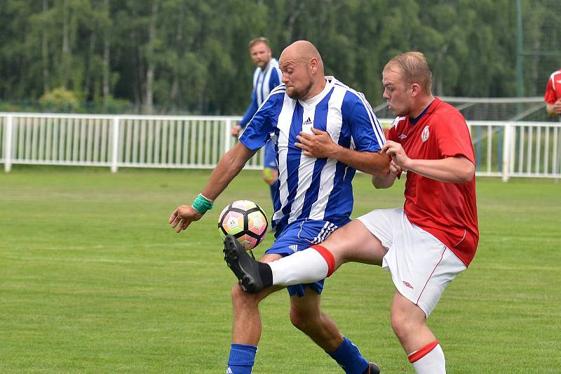 Novostrašečtí fotbalisté zdolali v regionálním derby Tuchlovice 6:3.