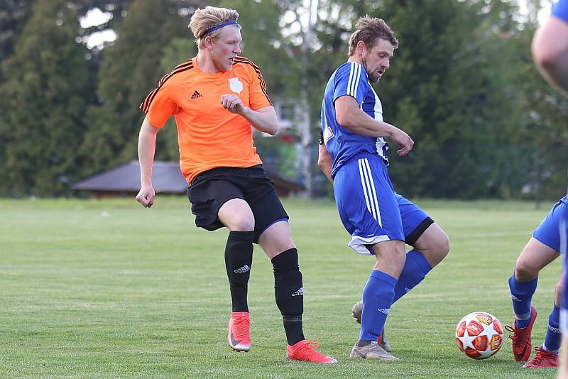 Z fotbalového utkání krajské I.B třídy Zavidov - Slaný B (3:0)