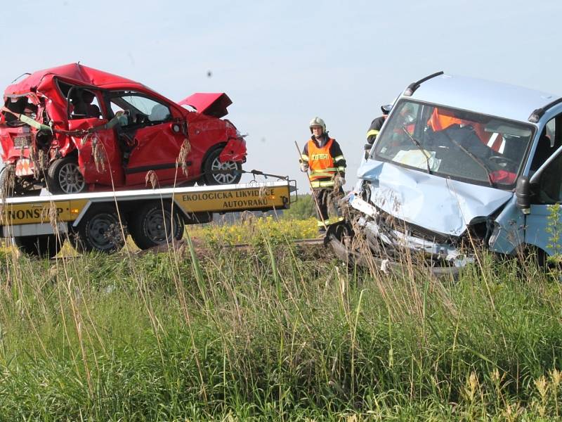 Nehoda na karlovarce u železničního přejezdu u Krupé