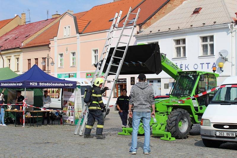 Na rakovnickém náměstí se v sobotu soutěžilo O pohár starosty Krajského sdružení hasičů.