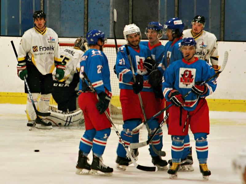 Hokejisté HC Rakovník zdolali v 6. kole krajské ligy Slaný 5:4.