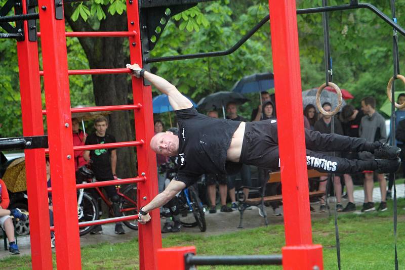 Pátý ročník Street workout Battle v Čermákových sadech.