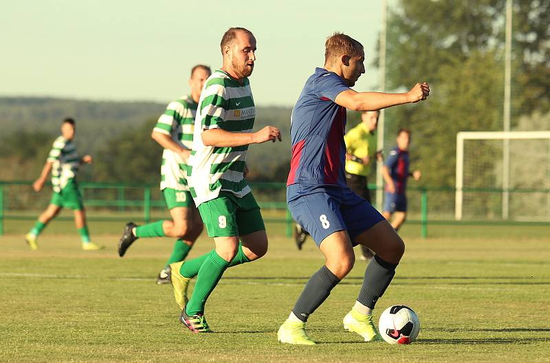 Tatran Rakovník (v zeleném) -  Přední Kopanina 2:3 (1:2).