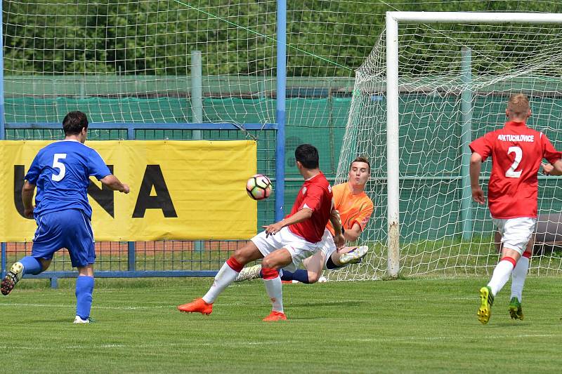 Novostrašečtí fotbalisté zdolali v regionálním derby Tuchlovice 6:3.