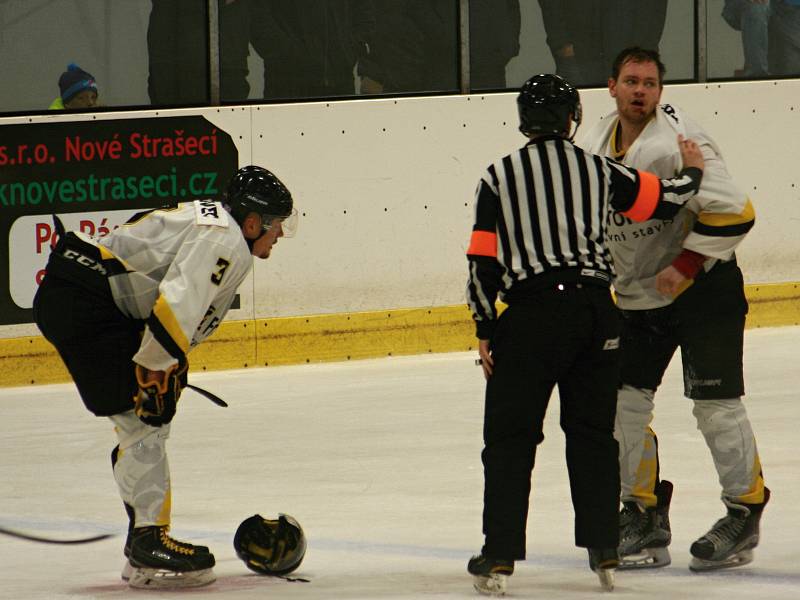 Hokejisté HC Rakovník zdolali v 6. kole krajské ligy Slaný 5:4.