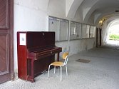 Celorepublikově úspěšný projekt Piana na ulici letos již podruhé doputoval do Rakovníka