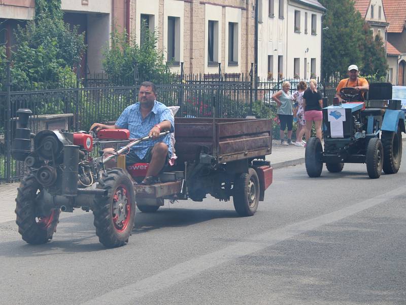 Na Hředelské traktoriádě návštěvníci obdivovali hlavně zetory