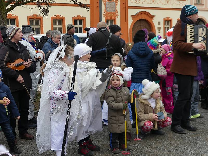 Hlavním tématem masopustu v Rakovníku byla zima.