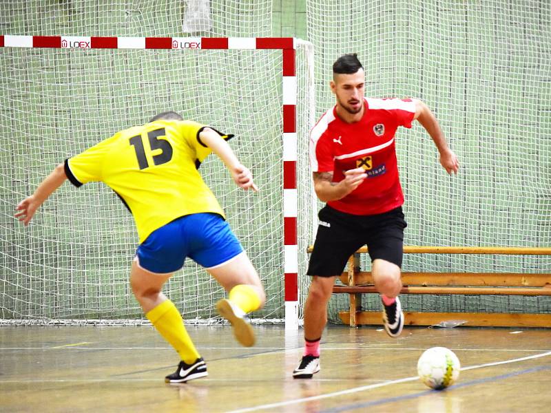 Třetí ročník charitativní akce Nakopeme dětem za účasti osobností z Real Top Praha se velmi vydařil. Vybrala se úžasná částka 322 tisíc korun.