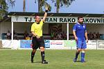 Na úvod divize fotbalisté SK Slaný (v modrém) vyhráli na hřišti Tatranu Rakovník 2:1 po penaltové rozstřelu.