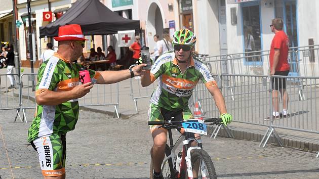 Ze sobotního závodu cross-country dospělých v rámci Rakovnického cyklování.