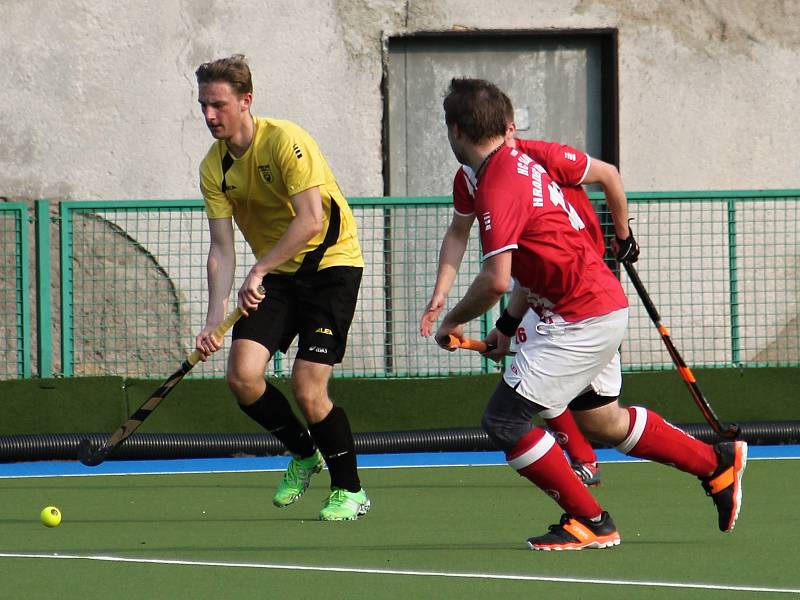 Pozemní hokejisté HC 1972 Rakovník porazili Hradec 5:4.