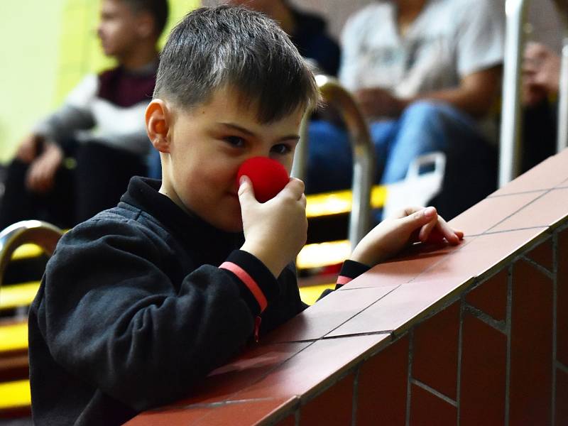 Třetí ročník charitativní akce Nakopeme dětem za účasti osobností z Real Top Praha se velmi vydařil. Vybrala se úžasná částka 322 tisíc korun.