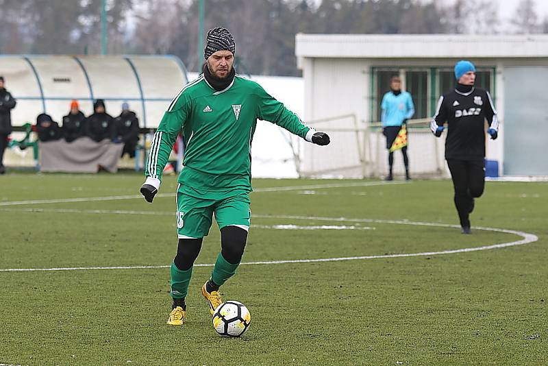 Divizní fotbalisté Tatranu Rakovník (v zeleném) vyhráli v přípravném utkání nad celkem Dobříše jasně 5:2.