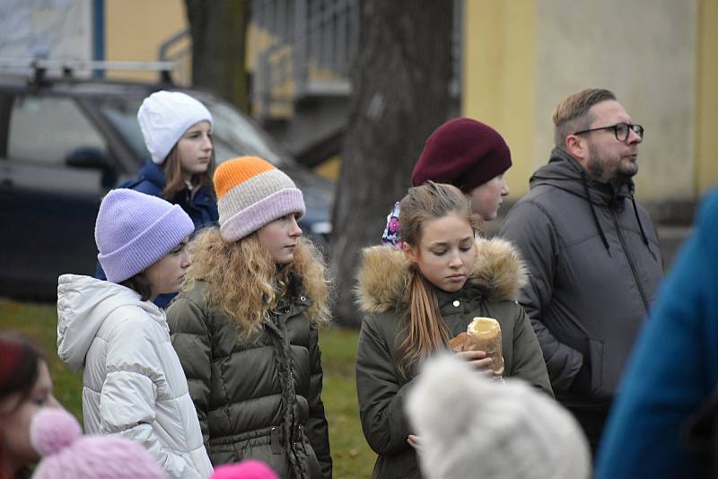 Z vánočního jarmarku na Komenského náměstí v Novém Strašecí.