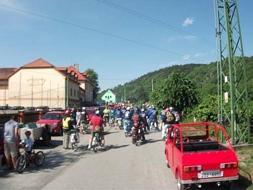 Druhé setkání majitelů mopedů Stadion v Rakovníku a na Křivoklátě