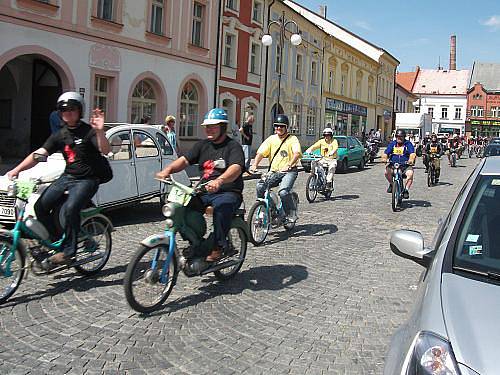 Druhé setkání majitelů mopedů Stadion v Rakovníku a na Křivoklátě