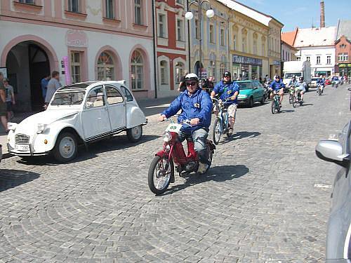 Druhé setkání majitelů mopedů Stadion v Rakovníku a na Křivoklátě