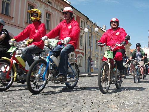 Druhé setkání majitelů mopedů Stadion v Rakovníku a na Křivoklátě