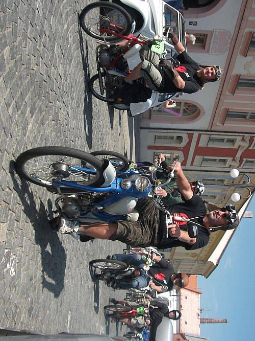 Druhé setkání majitelů mopedů Stadion v Rakovníku a na Křivoklátě