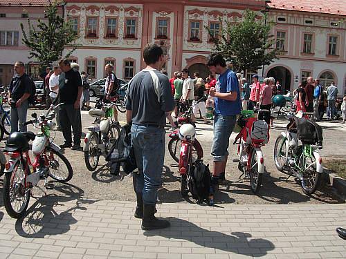 Druhé setkání majitelů mopedů Stadion v Rakovníku a na Křivoklátě