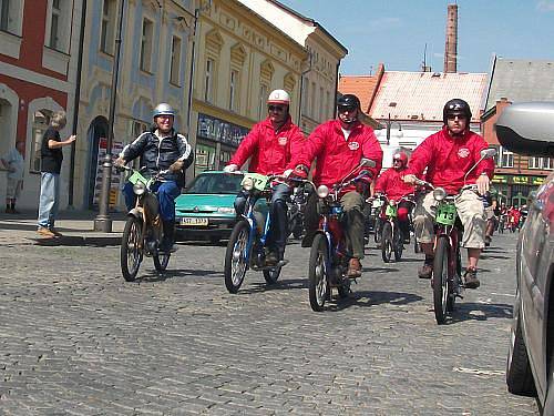 Druhé setkání majitelů mopedů Stadion v Rakovníku a na Křivoklátě