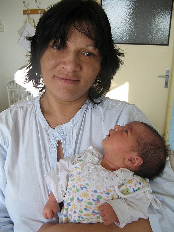 Věra Fantošová ze Hředel se vrakovnické nemocnici narodila 28. března 2008 v 6:30. Dívenka měřila 47 centimetrů a vážila 3,05 kilogramu.