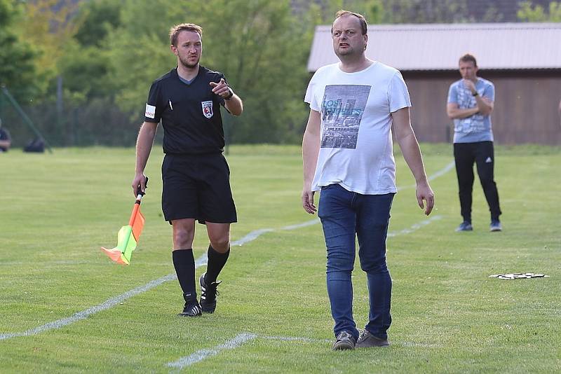 Z fotbalového utkání krajské I.B třídy Zavidov - Slaný B (3:0)