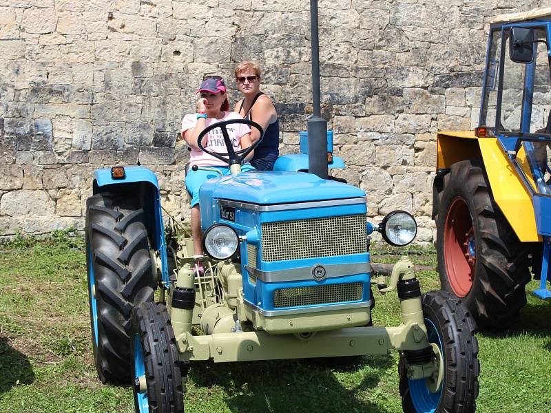 Na Hředelské traktoriádě návštěvníci obdivovali hlavně zetory