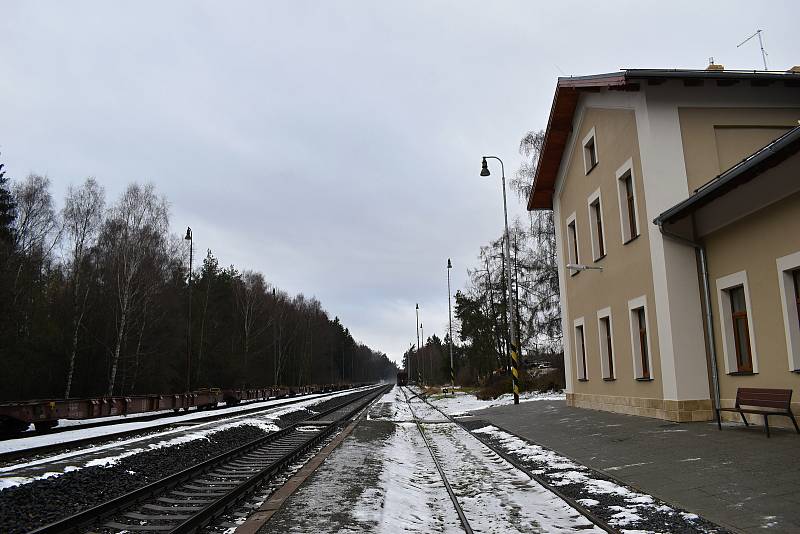 Nově zrekonstruované řevničovské nádraží.