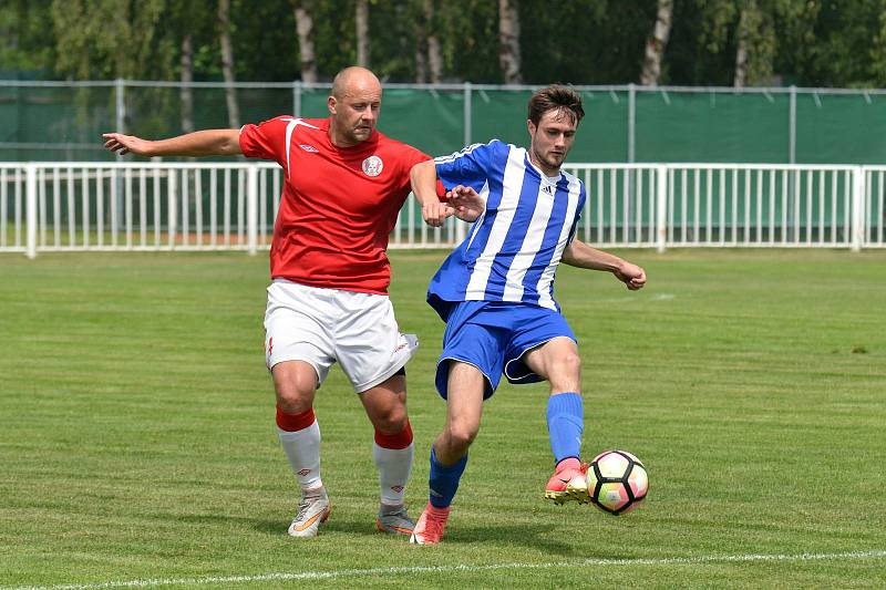 Novostrašečtí fotbalisté zdolali v regionálním derby Tuchlovice 6:3.