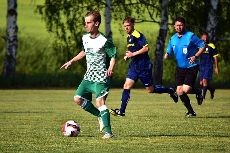 Lišany (v zelenobílém) si doma v posledním kole přeboru poradily s Olešnou 2:0.