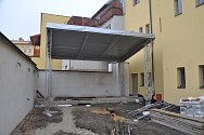 Stavba Víceúčelového studijního a společenského centra v Rakovníku finišuje.