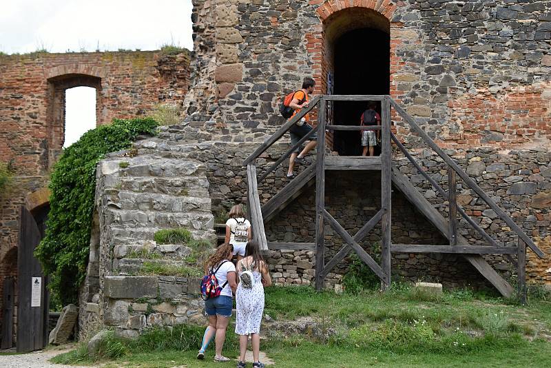 Hrad Krakovec je v létě v obležení turistů. Návštěvnost je srovnatelná s tou loňskou, kdy byla rekordní.