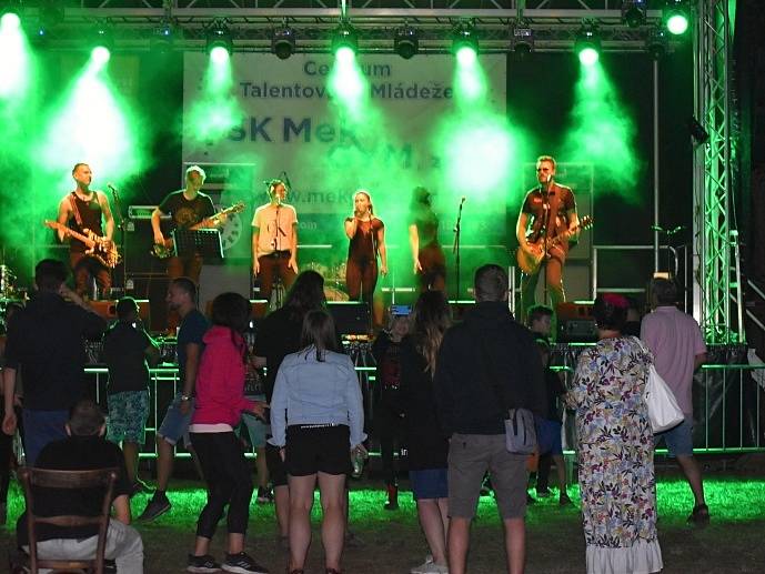  V areálu workoutového areálu v Lišanech se konal koncert.