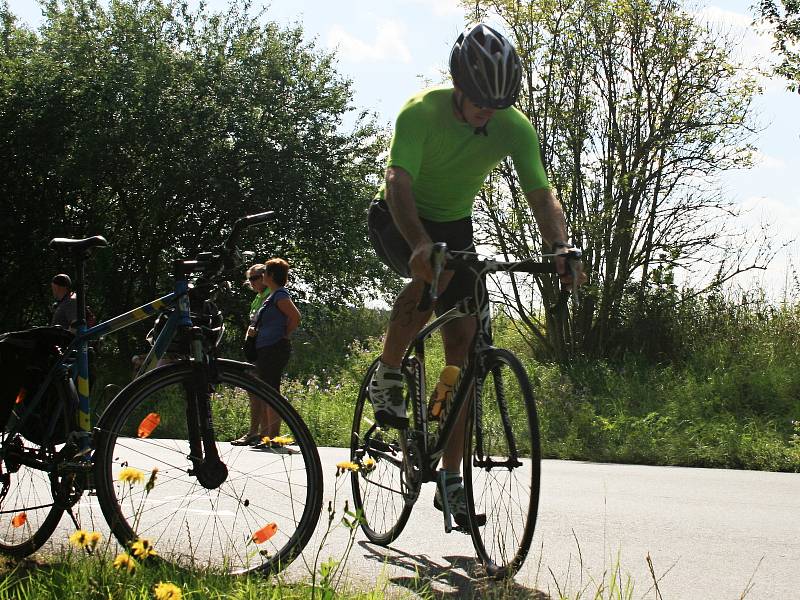 Buckův triatlon letos absolvovalo 77 sportovců.