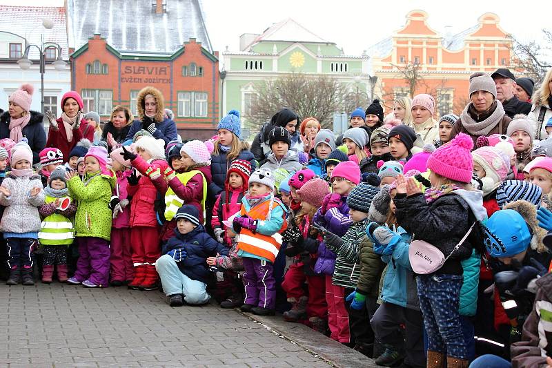 Nejkrásněji nazdobený stromeček letošního roku měla podle hlasování veřejnosti SŠ, MŠ a ZŠ Rakovník. Gratulujeme!