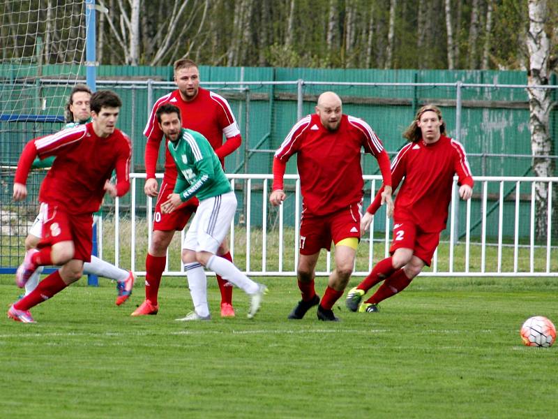 Fotbalisté Nového Strašecí porazili favorizované Zbuzany 3:2.