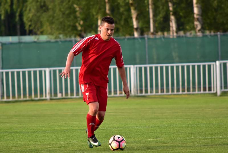 Fotbalisté Nového Strašecí zdolali Rejšice 3:0.