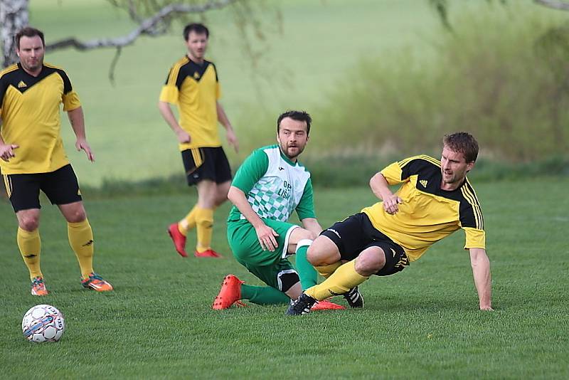 Z fotbalového utkání I.B třídy Lišany - Zavidov (0:5)