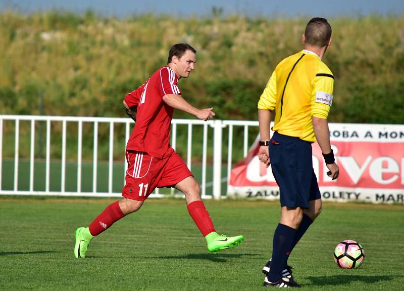 Fotbalisté Nového Strašecí zdolali Rejšice 3:0.