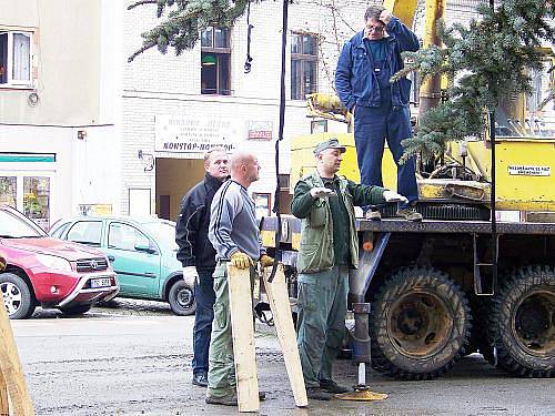 Stavění vánočního stromu Rakovník 2010